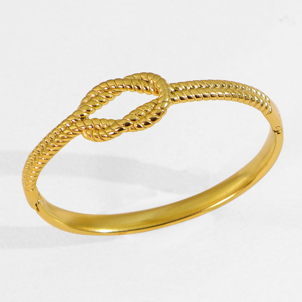 Bague Entrelacs, motif de nœud ovale doré