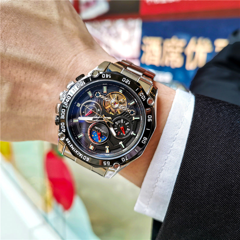 Montre homme Compas, gros plan du cadran multifonction