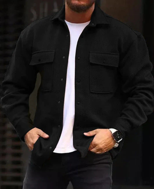 Surchemise homme noire, portée ouverte