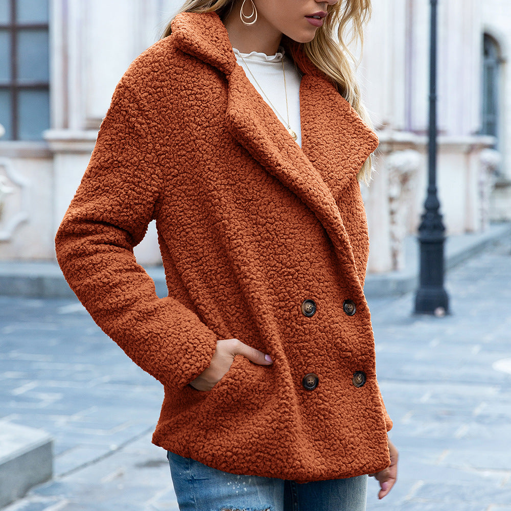 Manteau bouclette terracotta, détail des poches plaquées