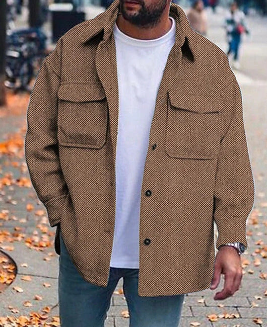 Surchemise homme marron à chevrons, vue de trois quarts