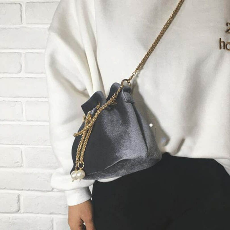 Sac seau femme à chaîne porté bandoulière, fermeture cordon coulissant