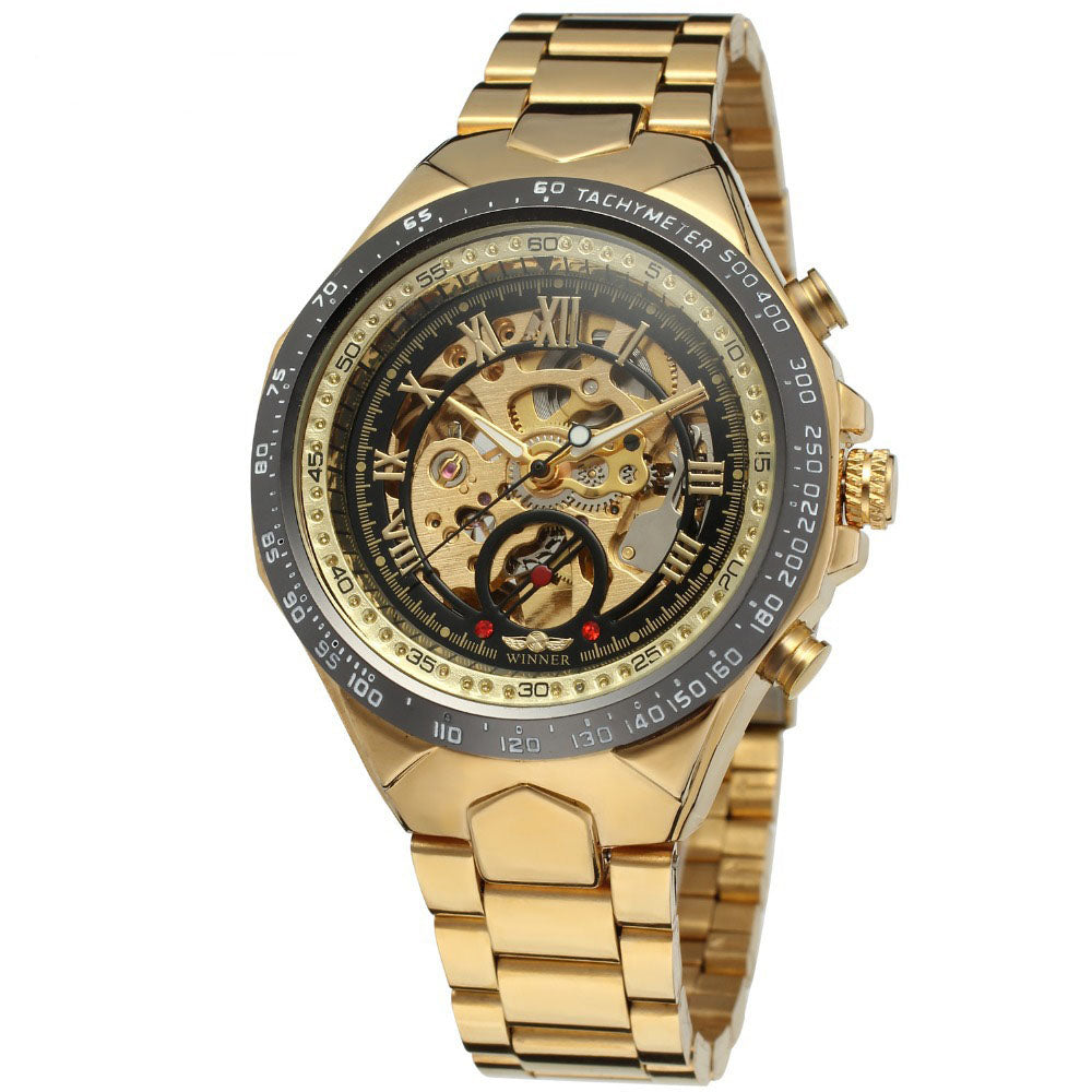 Montre Rouage portée au poignet, bracelet acier