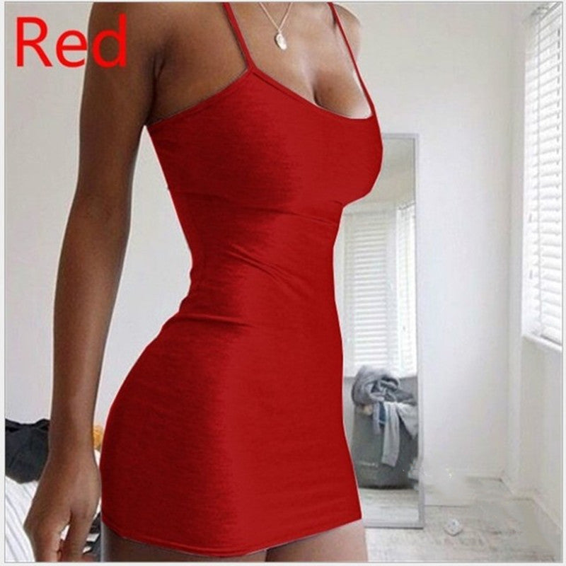 Robe moulante rouge, vue de profil