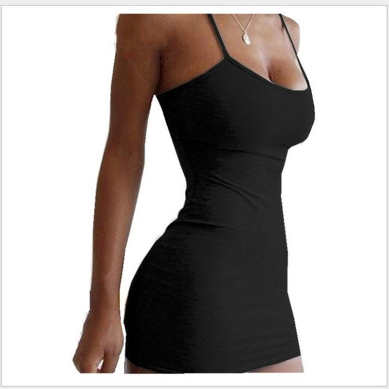Robe moulante noire, vue de profil