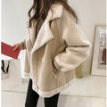 Veste aviateur beige portée, vue de face