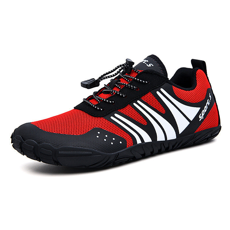 Chaussures d'eau rouges et noires, vue de profil