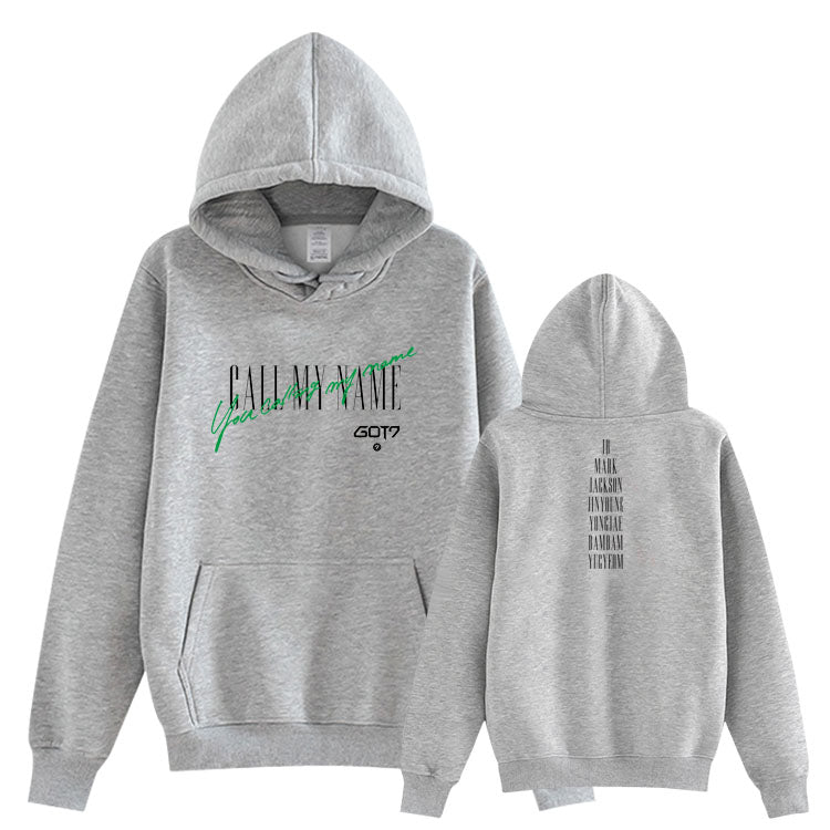 Sweat à capuche imprimé gris, vues de face et de dos