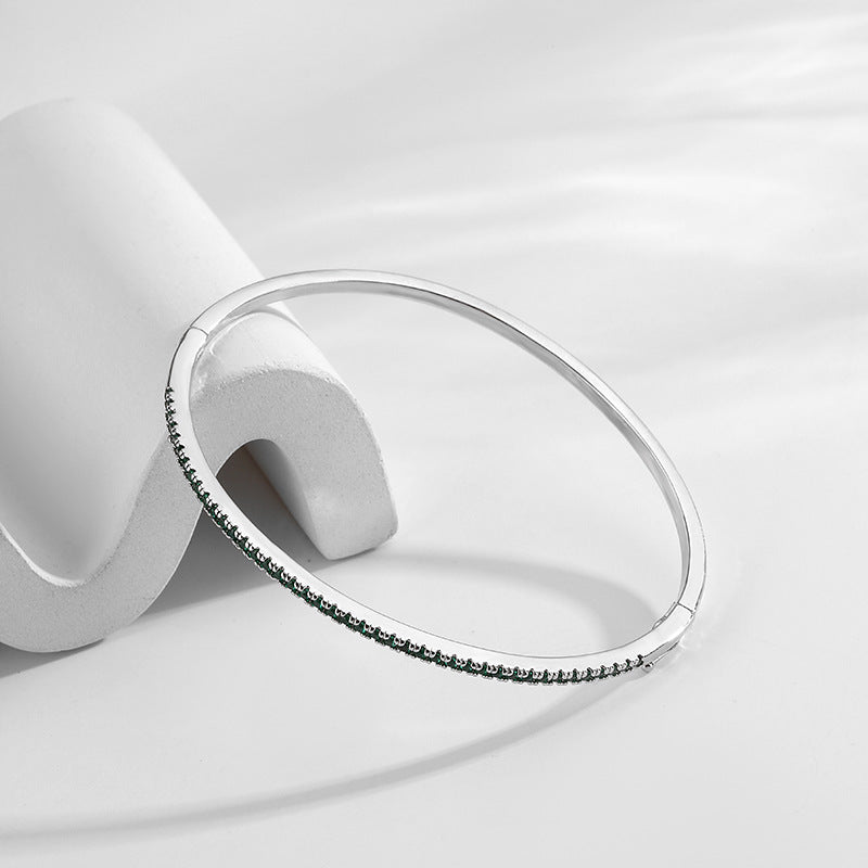 Bracelet Fil d'Étoiles superposé avec d'autres joncs