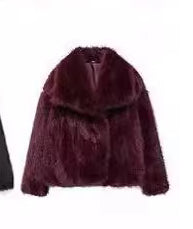 Veste en fausse fourrure grise, vue de face