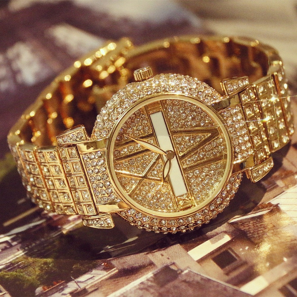 Montre femme Impératrice dorée pavée de cristaux, chiffres romains en relief