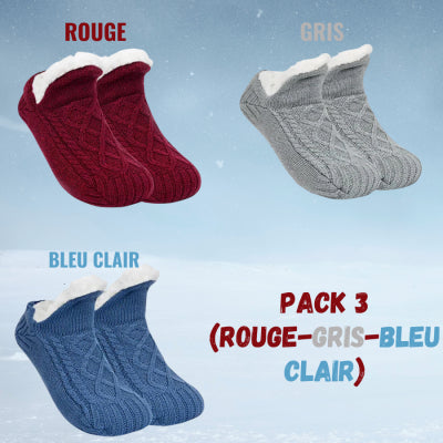Chaussons-chaussettes, paire posée sur un plaid