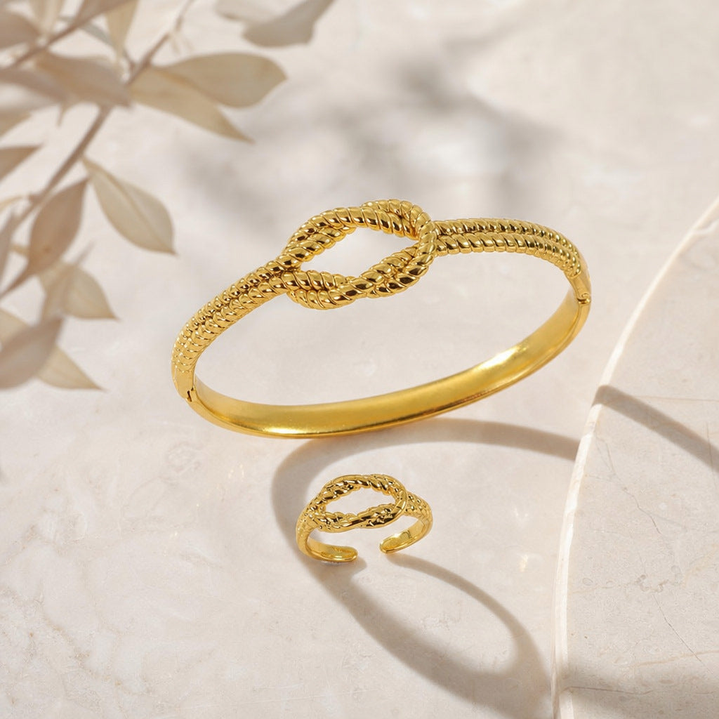 Bracelet Entrelacs, motif de nœud doré aux lignes ovales