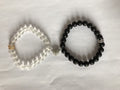 Les deux bracelets présentés séparés, avant aimantation