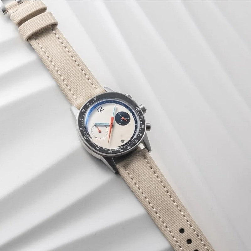Montre Dune portée au poignet, montre homme facile à associer