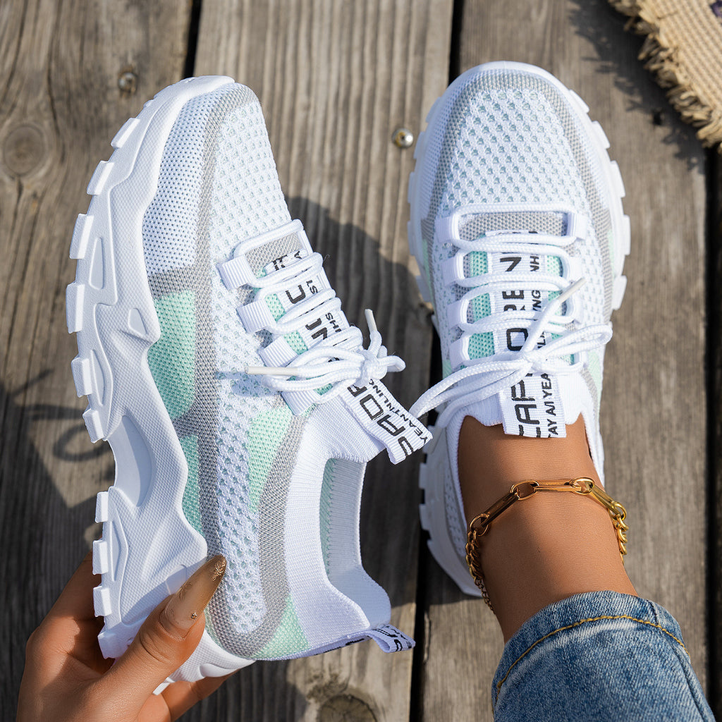 Baskets en maille blanche et verte, paire vue de dessus