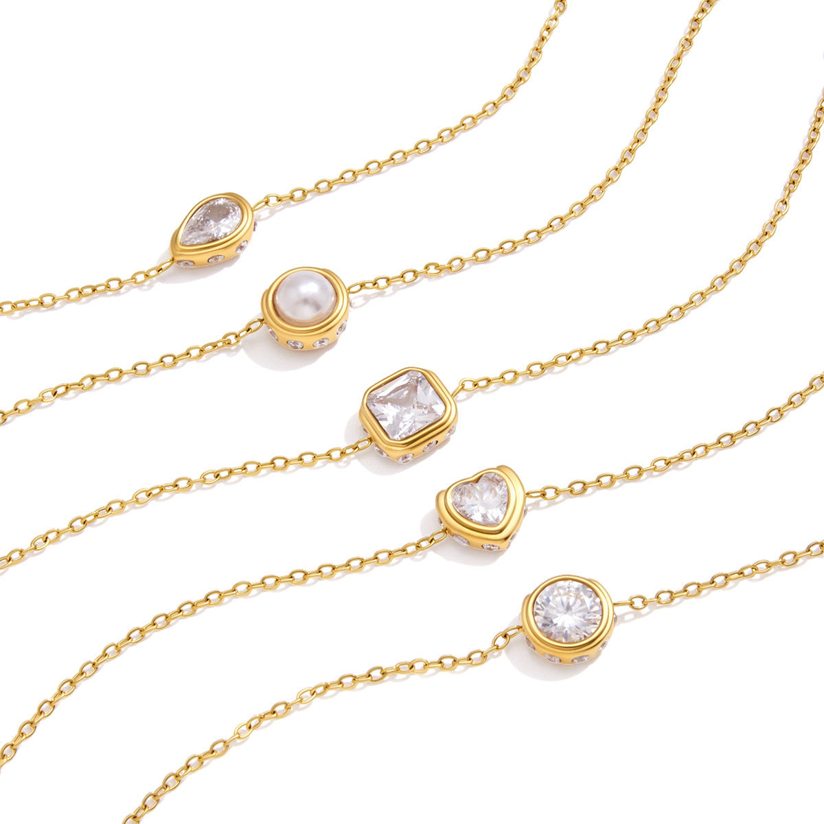 Bracelet Étincelle porté au poignet, zircons scintillants