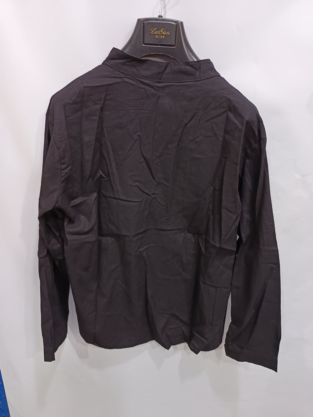 Chemise col mao marron foncé, vue de dos
