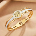 Bracelet Arbre de Vie porté au poignet, motif pavé de zircons