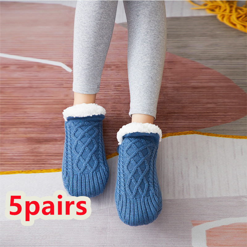 Chaussons-chaussettes, coloris clairs alignés