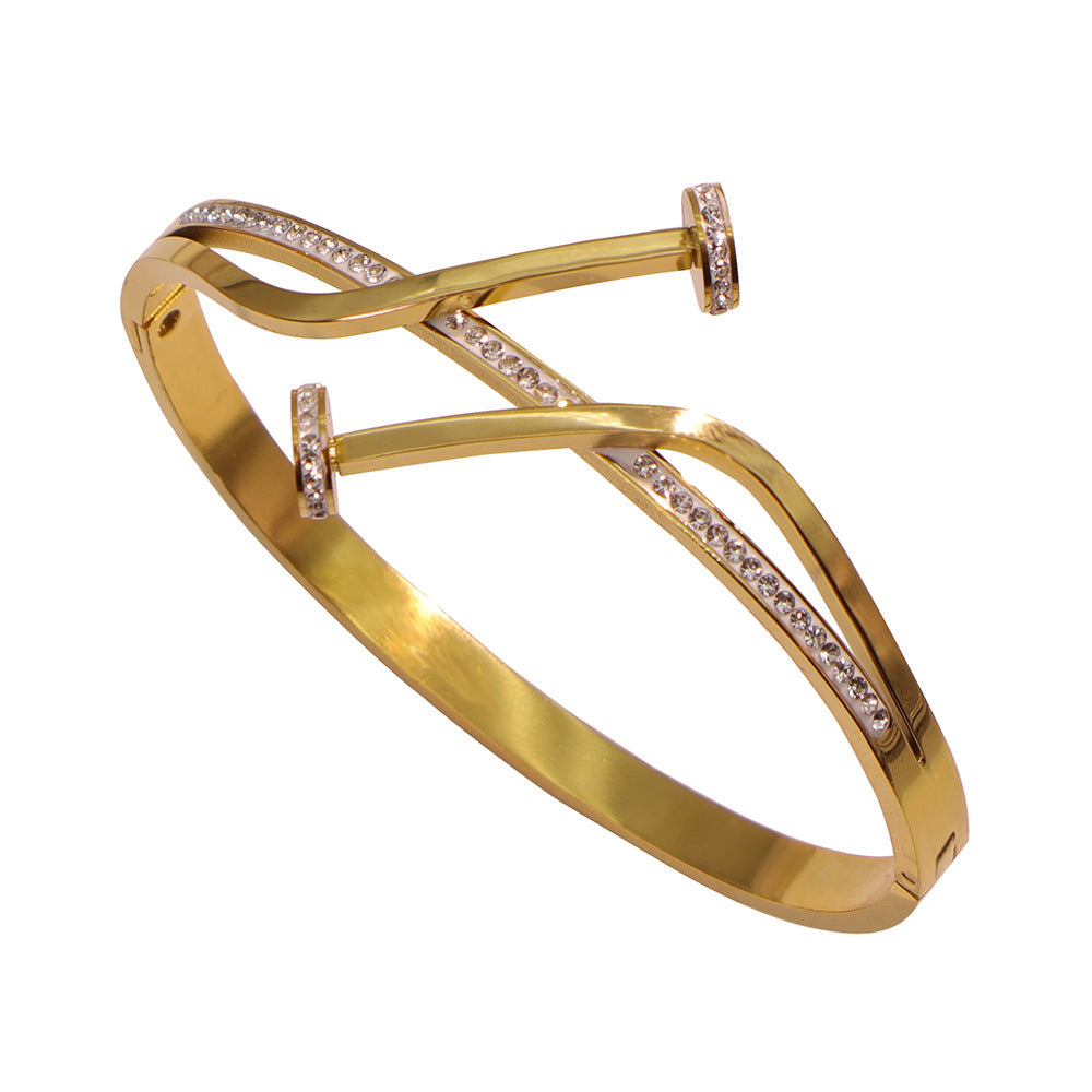 Bracelet Parisienne porté au poignet, maillons ovales
