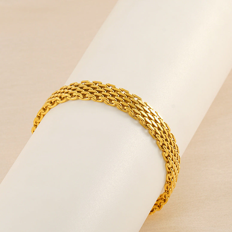 Bracelet maille doré, vue rapprochée du tissage