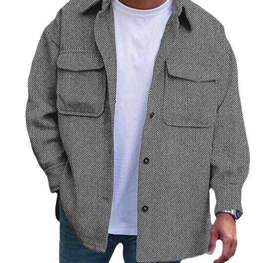Surchemise homme gris clair à chevrons, détail des poches poitrine