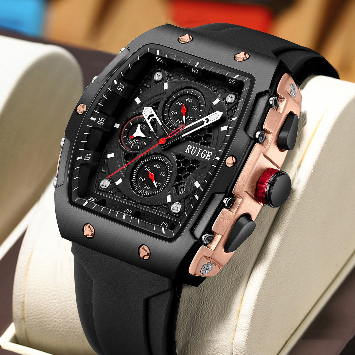 Montre homme Trek, gros plan du cadran et du boîtier