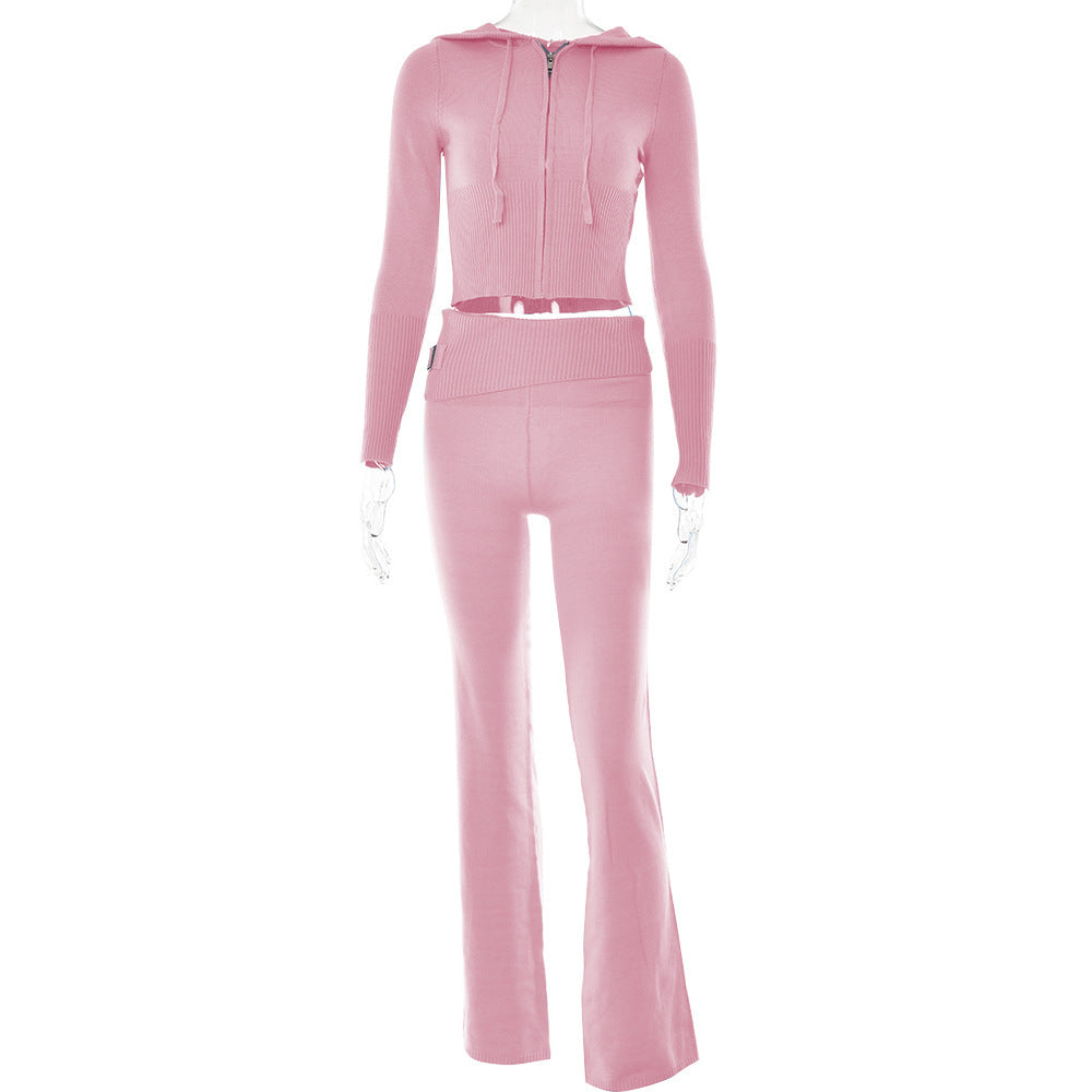 Ensemble côtelé rose présenté sur mannequin