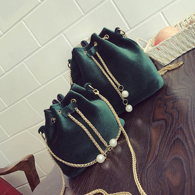 Sac seau à chaîne, petit et grand modèle côte à côte
