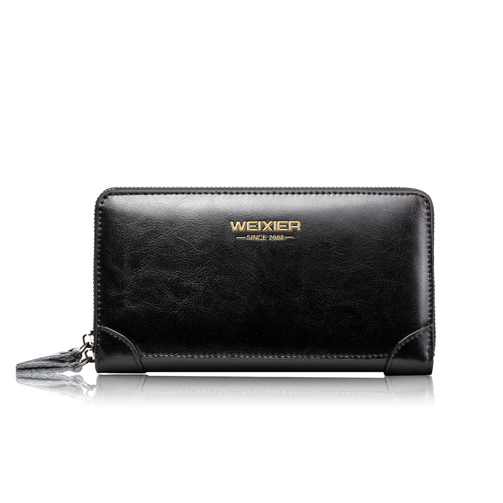 Pochette portefeuille zippée tenue en main