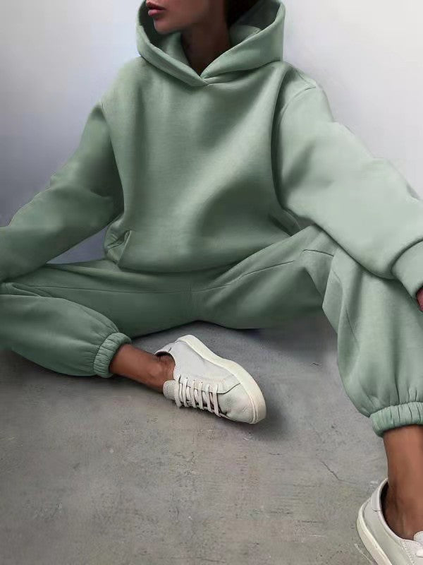 Ensemble jogging femme vert amande, porté assis
