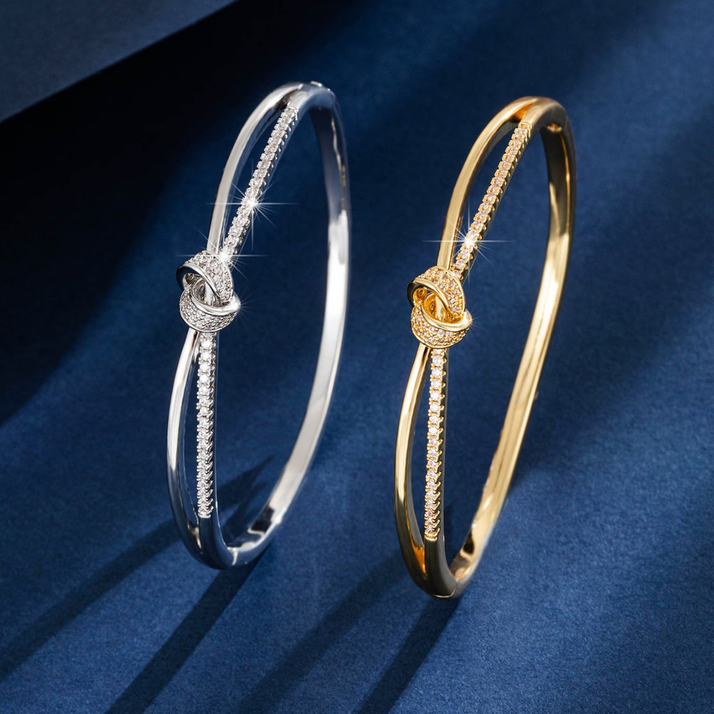 Bracelet jonc Nœud d'Amour, double anneau noué enveloppé de zircons