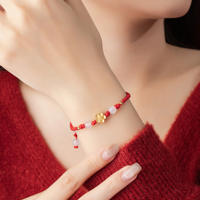 Bracelet Fleur de Pêcher, détail du nœud du cordon rouge