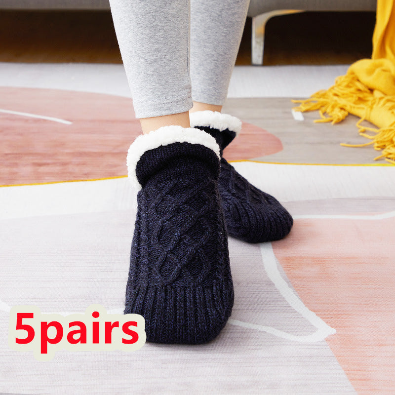 Chaussons-chaussettes, portés dans un intérieur