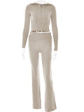 Ensemble côtelé beige présenté sur mannequin
