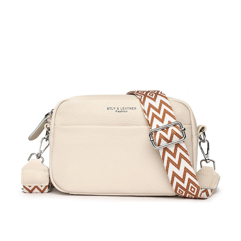 Petit sac bandoulière, détail du grain du cuir