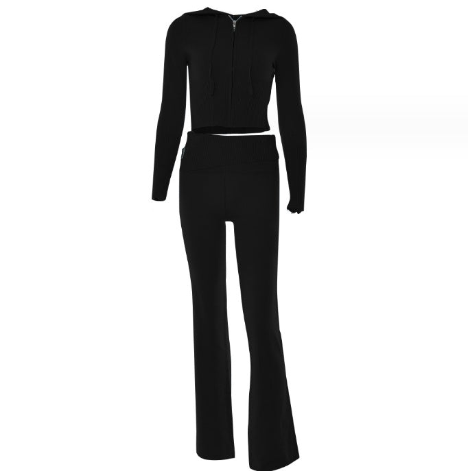 Ensemble côtelé noir présenté sur mannequin