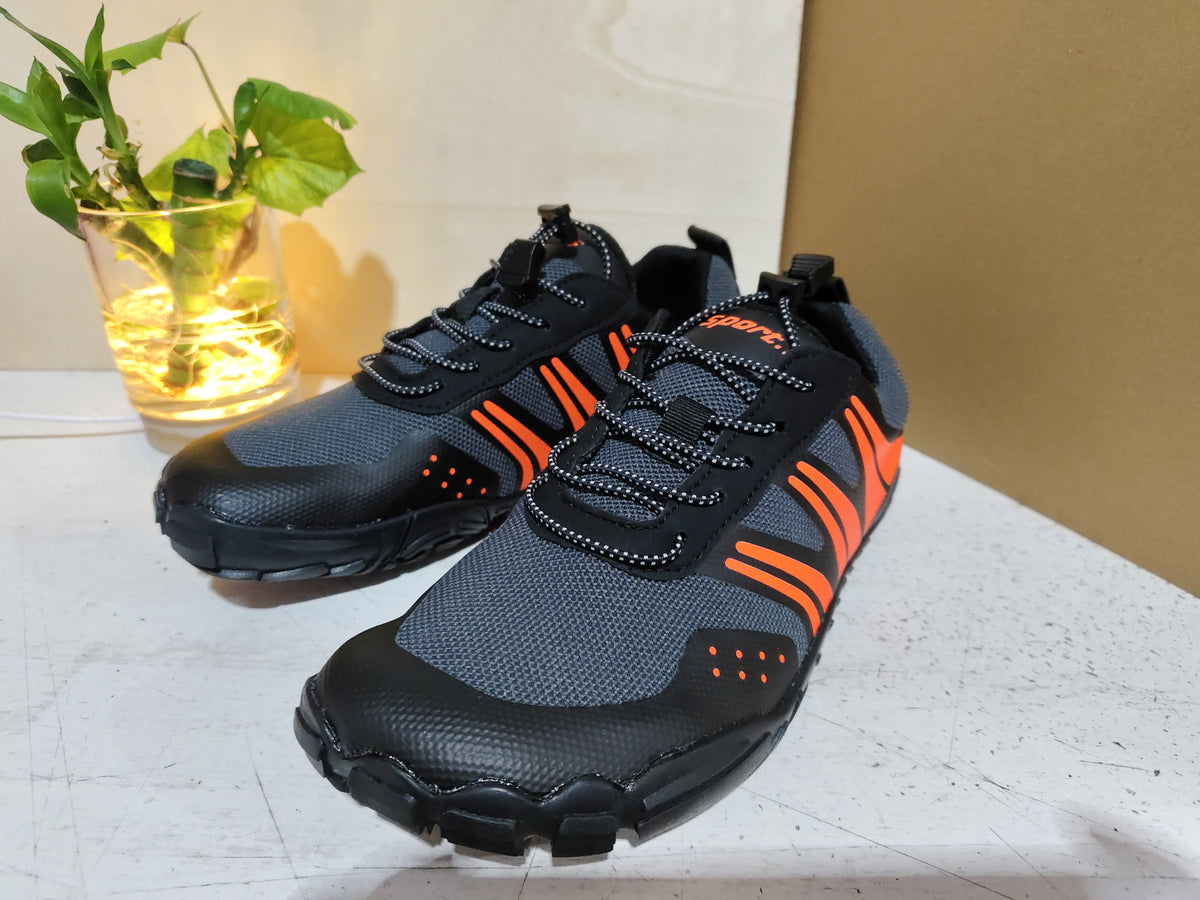 Chaussures d'eau noires, en situation