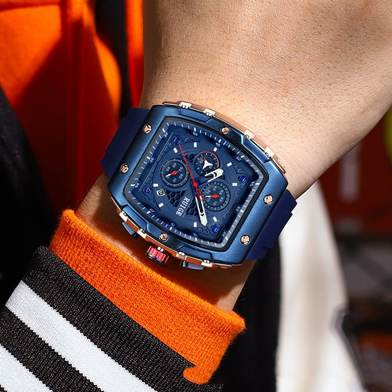 Montre Trek coloris noir, boîtier tonneau fin