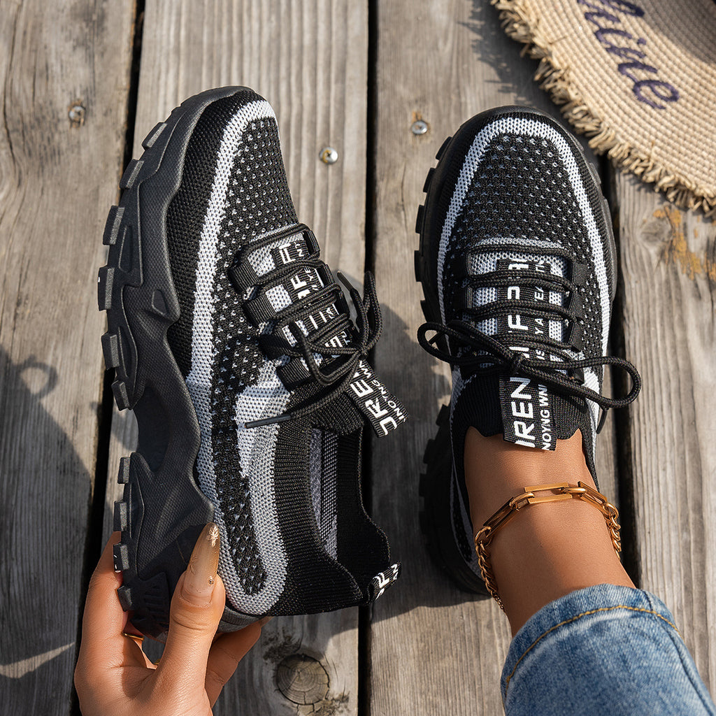 Baskets en maille noire et blanche, paire